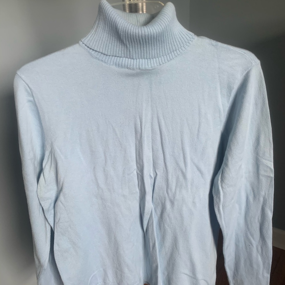 LL Bean Women’s Light Blue Turtleneck Medium